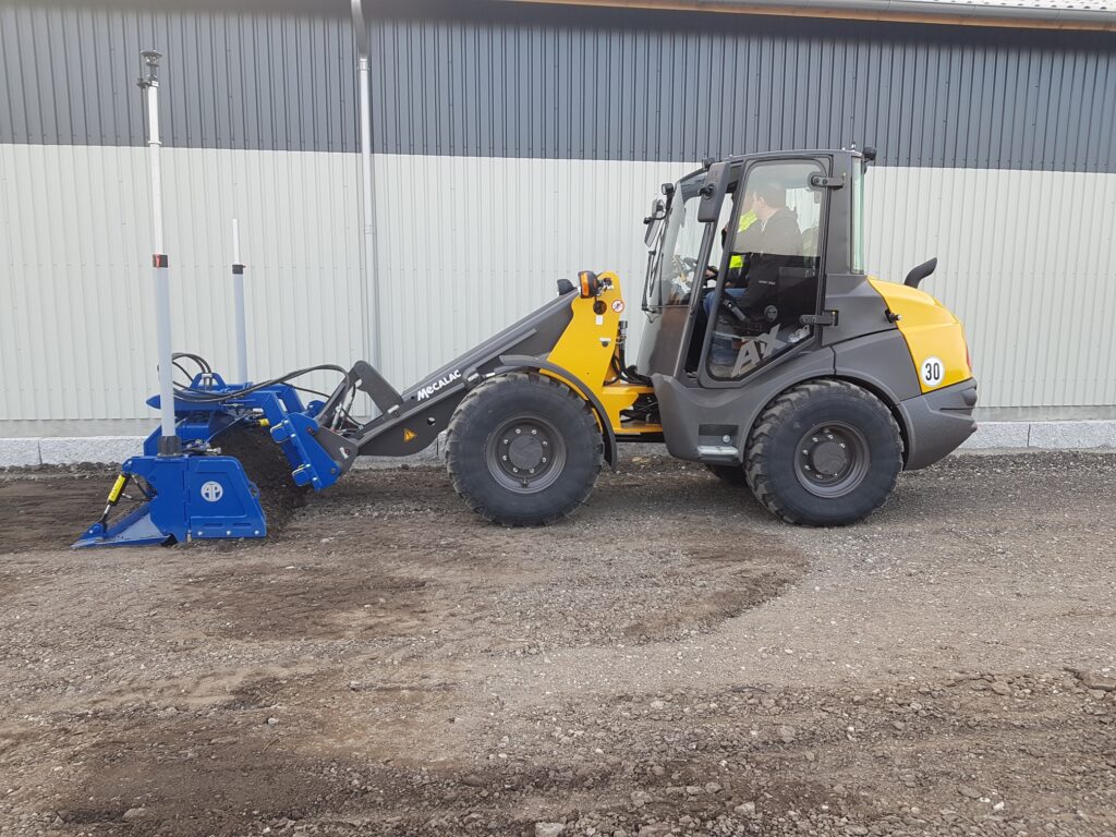 AP afretter 3D Afretter monteret på Mecalac AX 850