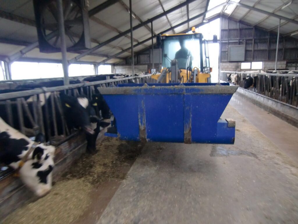 Auger buckets